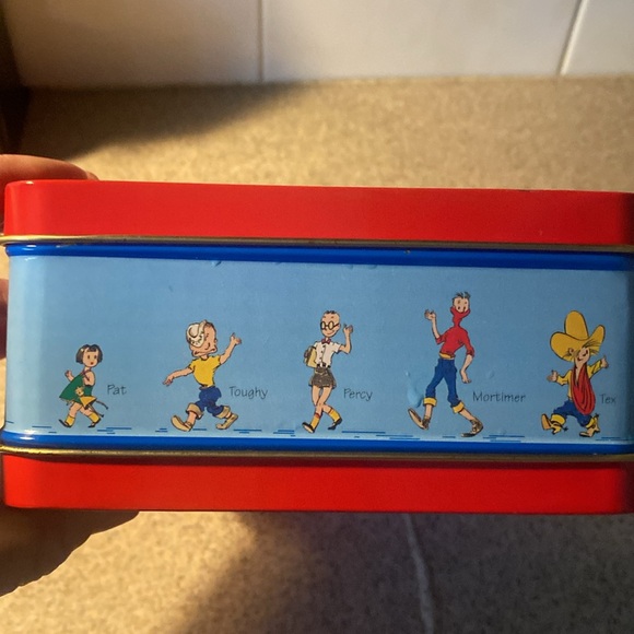 Bazooka Topps metal lunchbox w/ red trim & handle Characters around the sides - Picture 3 of 7